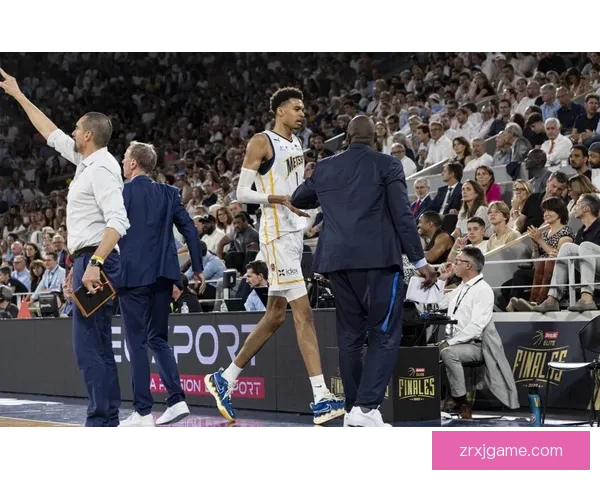 以文班亚马季后赛首战为契机马刺主场预计座无虚席他对现场氛围充满期待